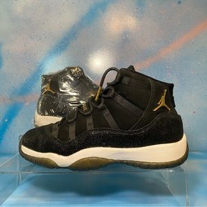Jordan 11s Size M: 7.5 F: 9